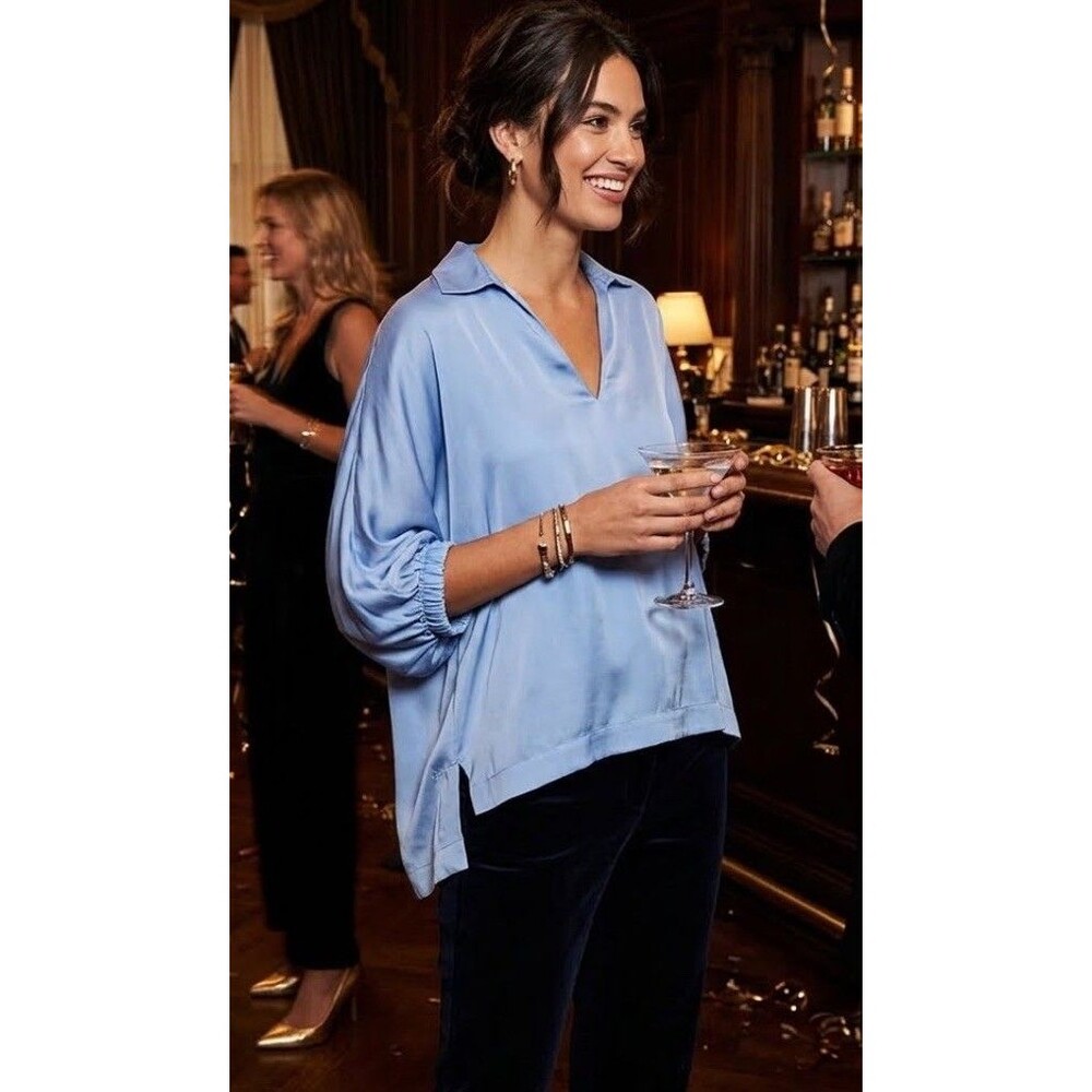 Emily McCarthy Vneck Poppy Collated Lined Top Blue Preppy Old Money Office Large